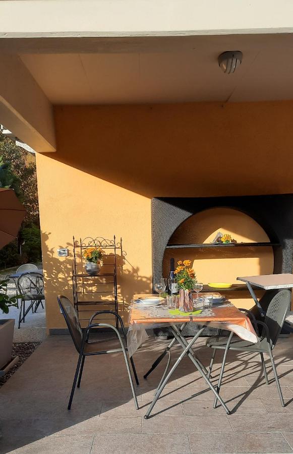 Ferienwohnung Gallo Mit Ueberdachter Terrasse Parkplatz 100 Mtr Z Strand Cannobio Buitenkant foto